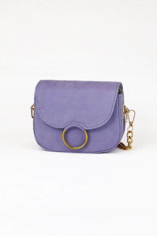 Δερμάτινη χιαστί τσάντα Le Vibal Lilac σε λιλά χρώμα με χρυσές λεπτομέρειες και αλυσίδα - Μπροστινή όψη - ELLIA