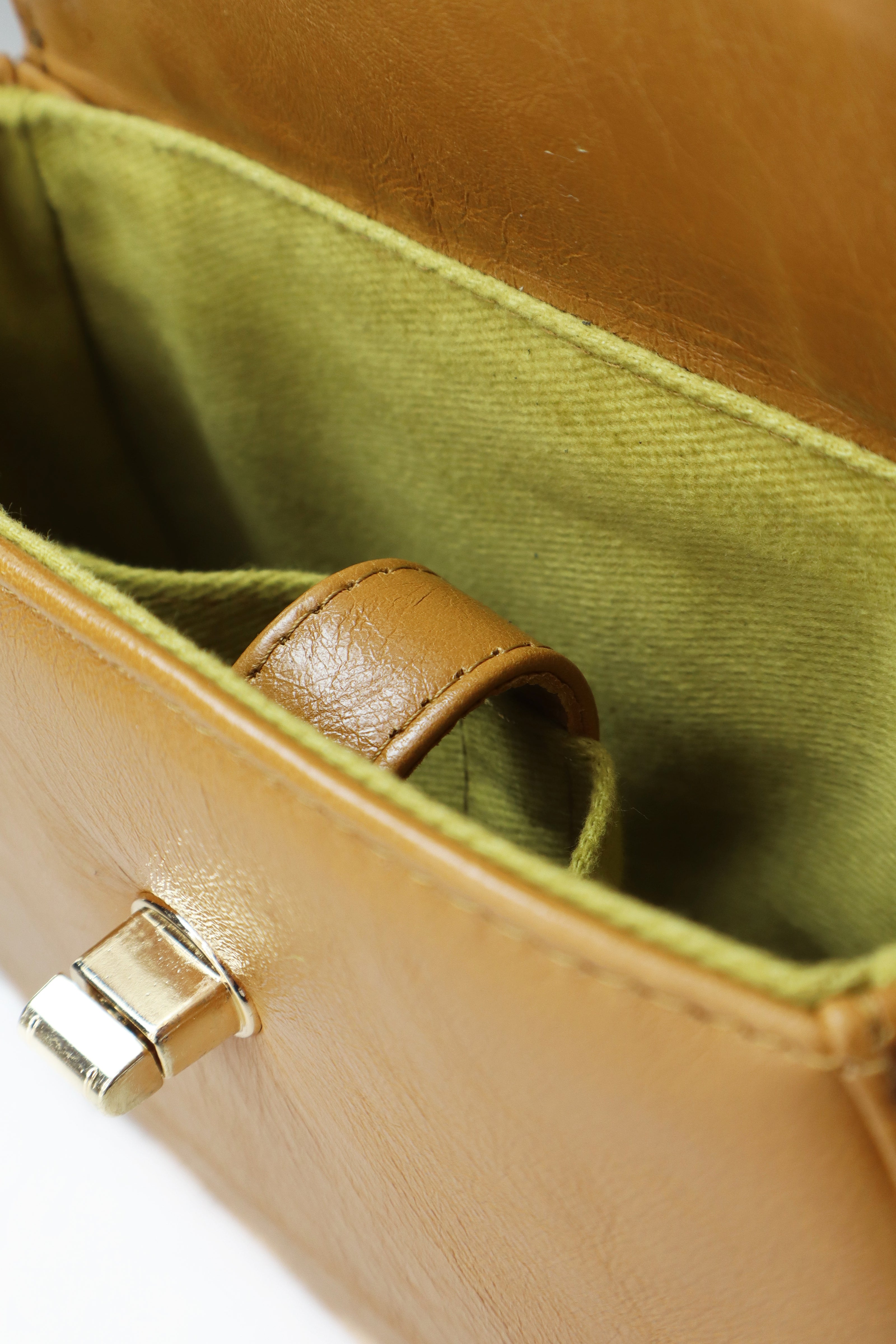 Εσωτερικό τσάντας Martelago Beige με βαμβακερή φόδρα σε πράσινη απόχρωση - ELLIA